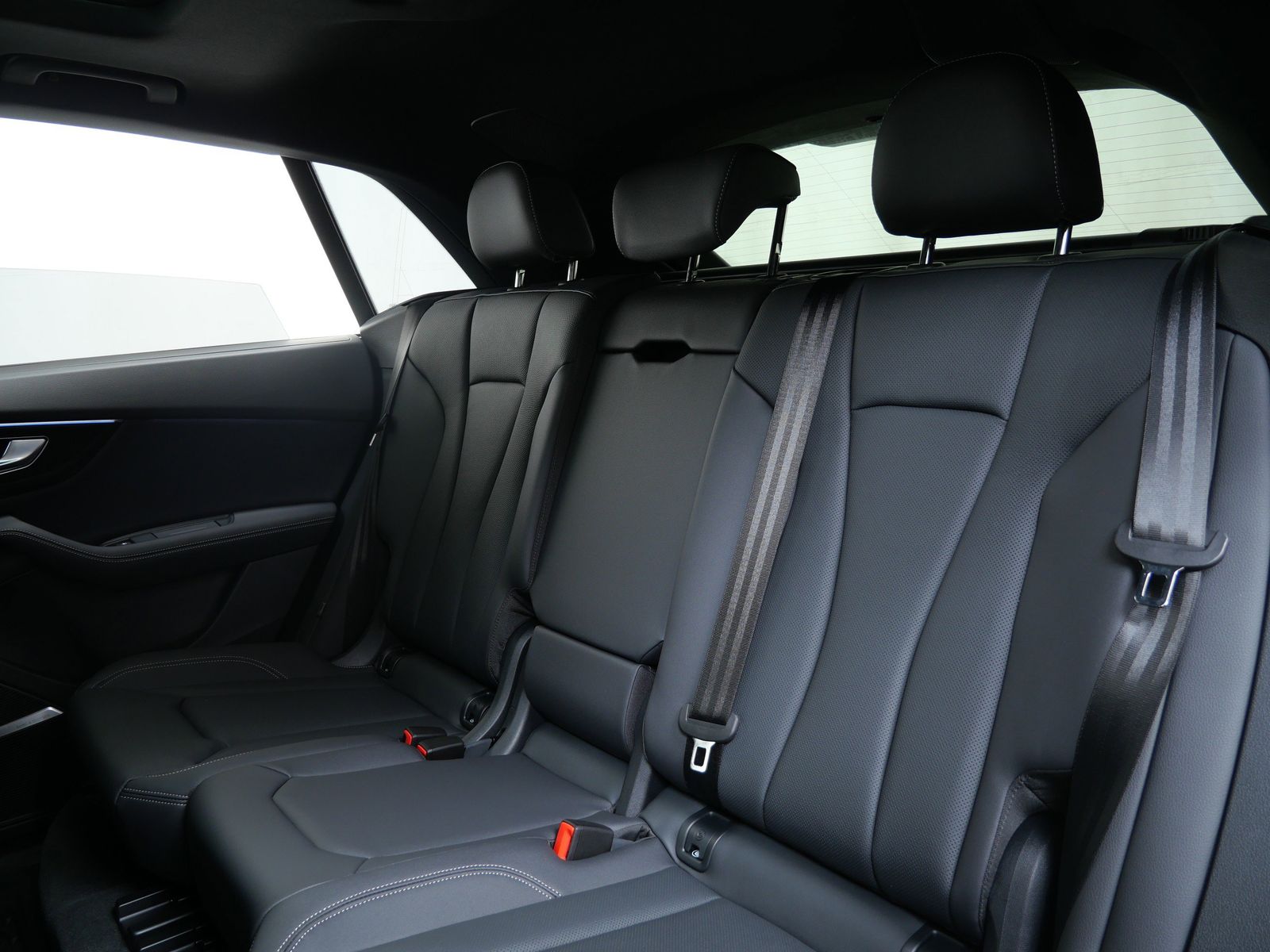 Thumbnail: 2026 Audi Q8 - 12