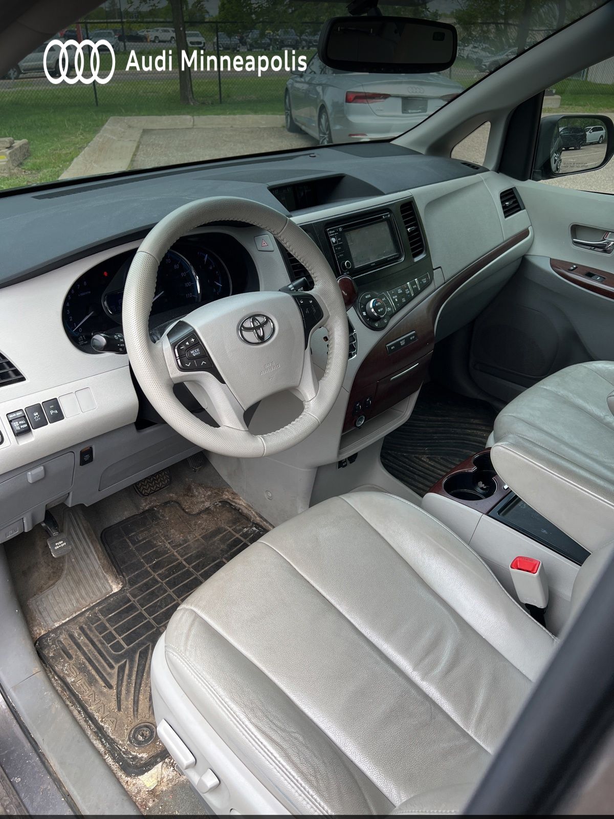 Thumbnail: 2013 Toyota Sienna - 17