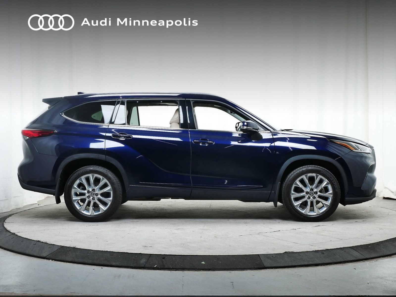 Thumbnail: 2022 Toyota Highlander - 8