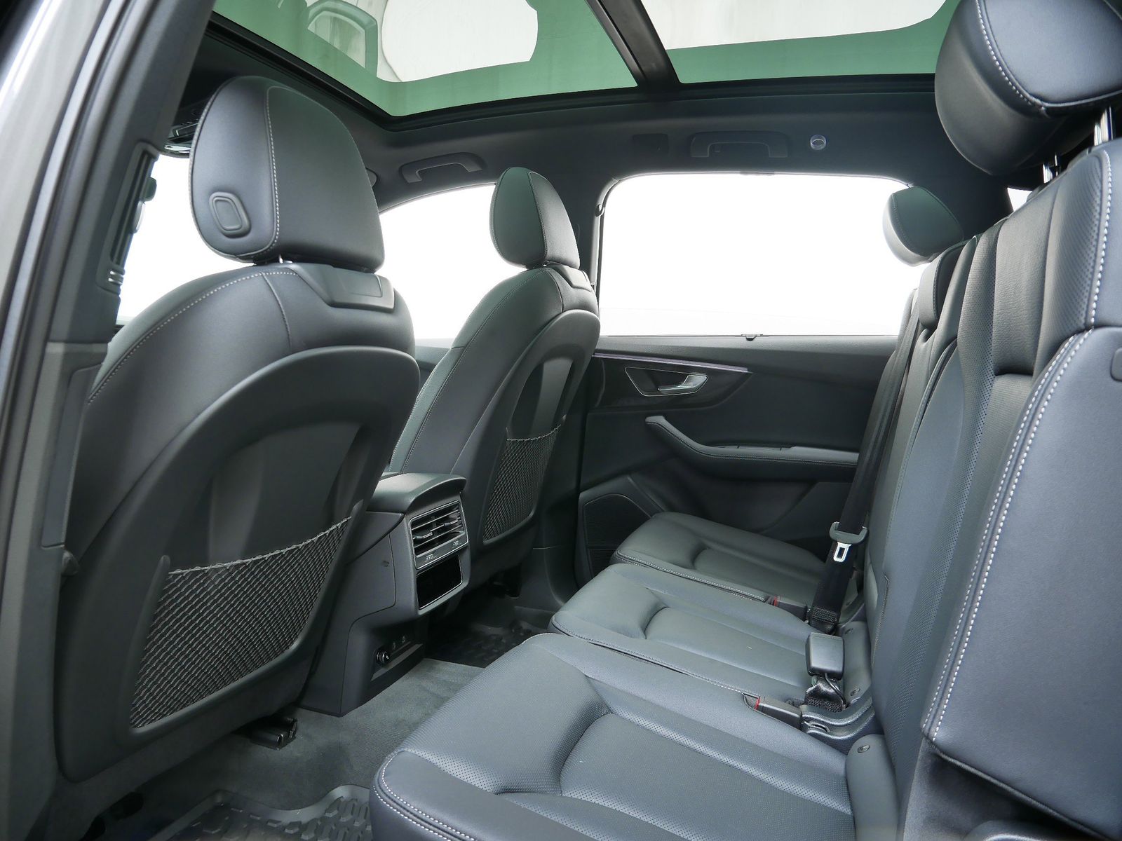 Thumbnail: 2026 Audi Q7 - 12