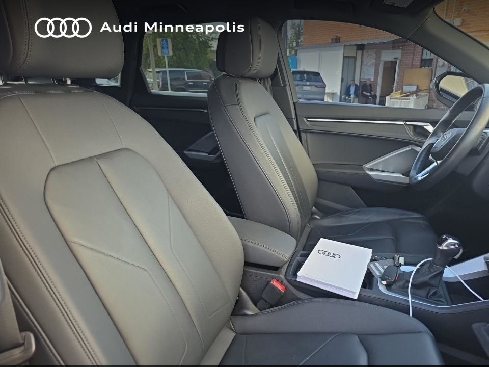 Thumbnail: 2023 Audi Q3 - 11