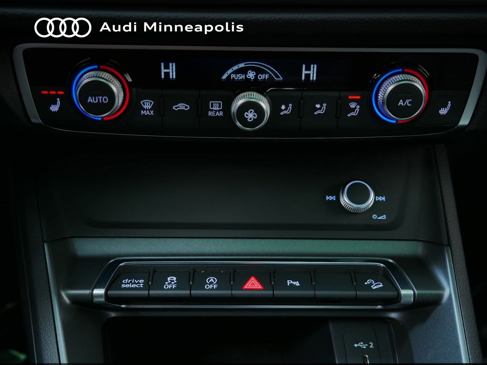 Thumbnail: 2025 Audi Q3 - 31