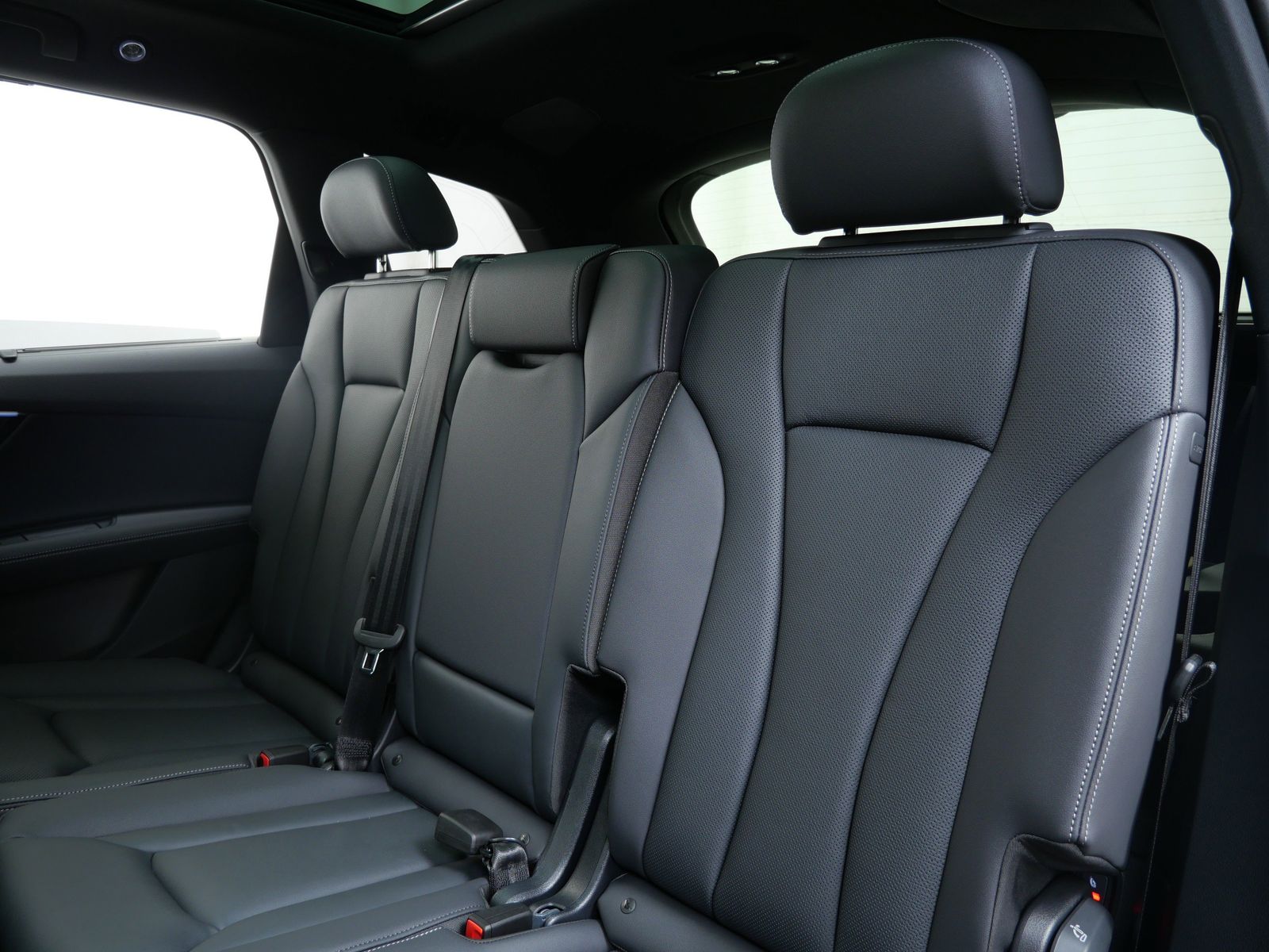 Thumbnail: 2026 Audi Q7 - 12