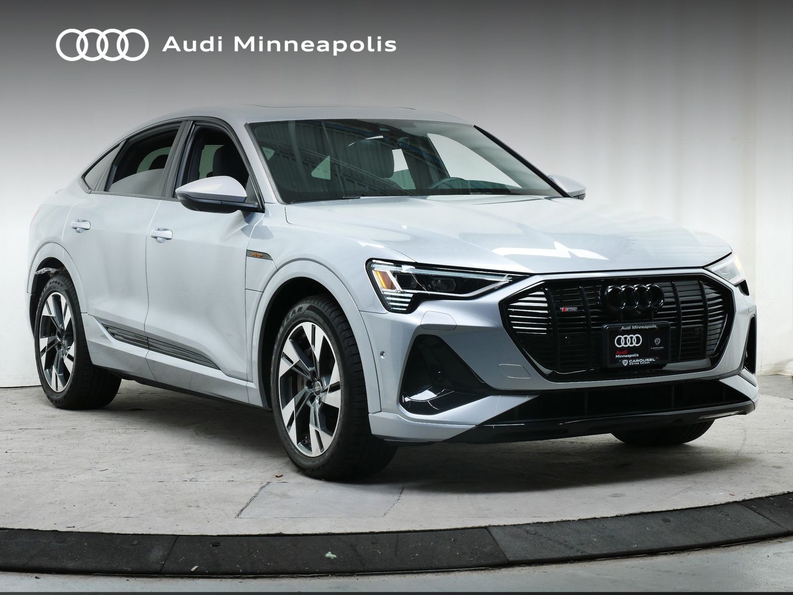Thumbnail: 2023 Audi e-tron S - 9