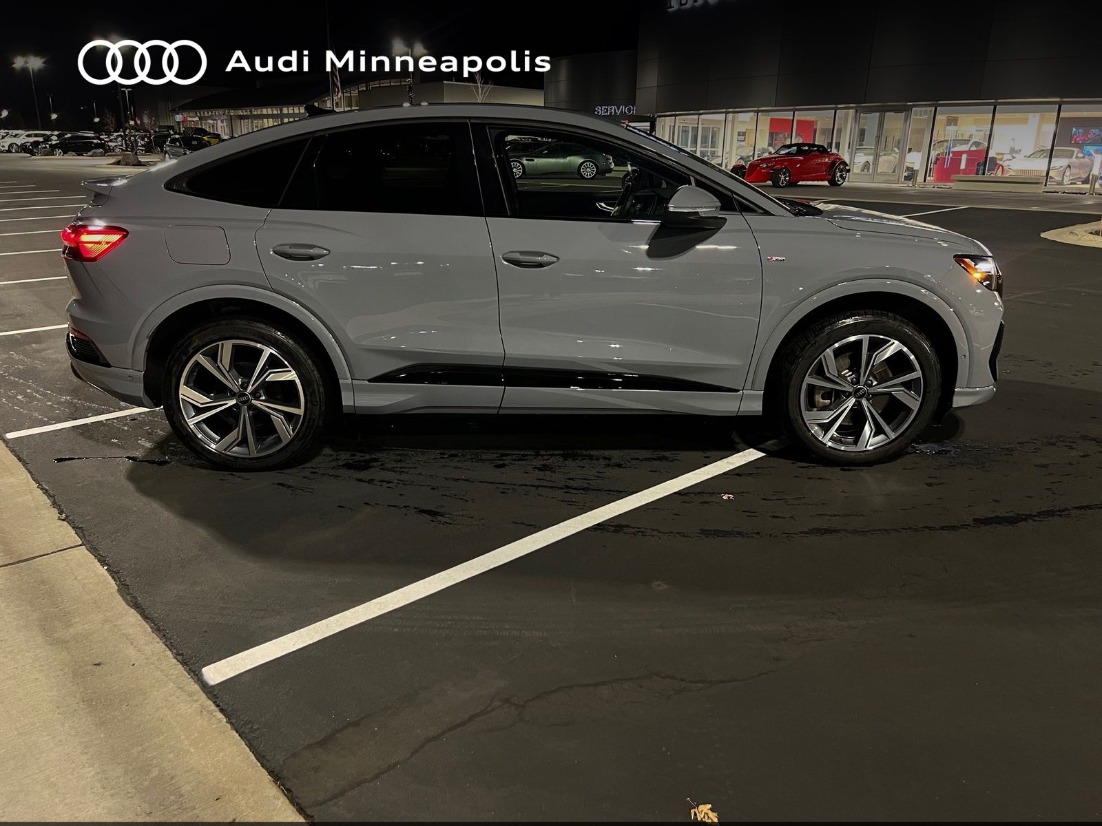 Thumbnail: 2023 Audi Q4 e-tron - 9