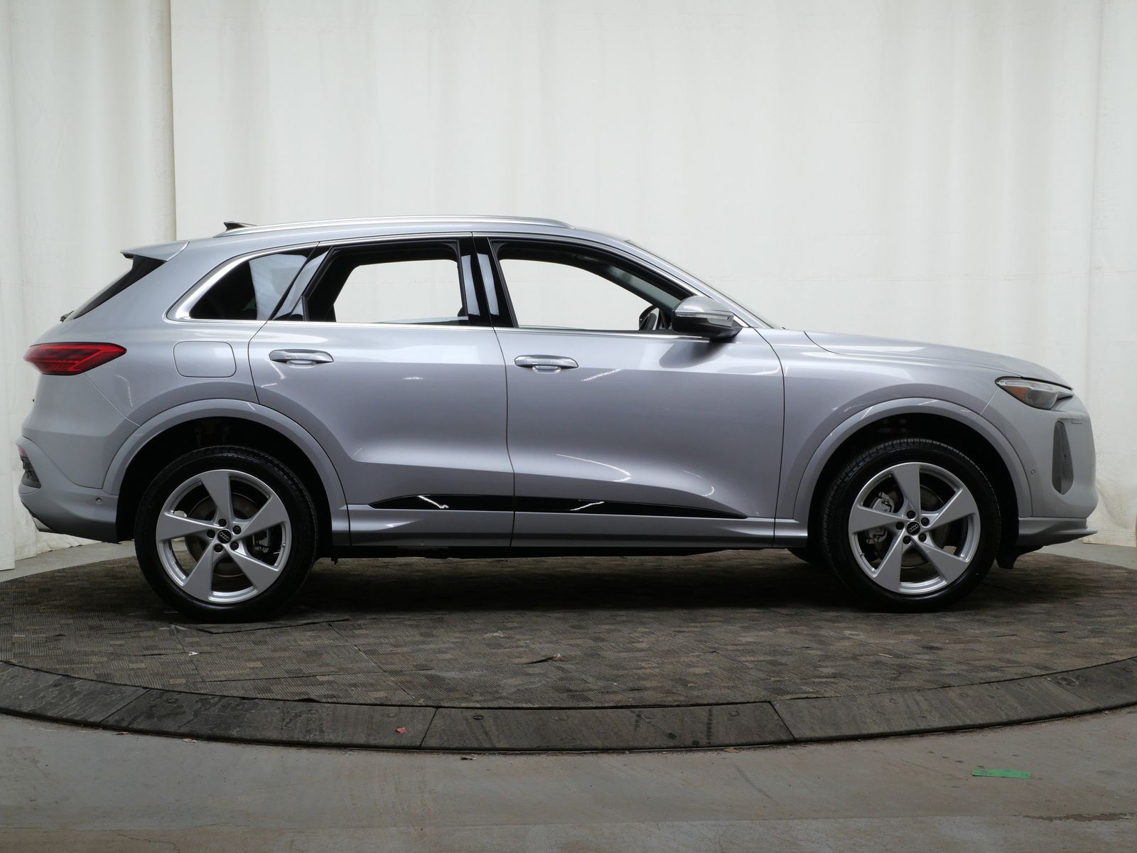 Thumbnail: 2025 Audi Q5 - 7