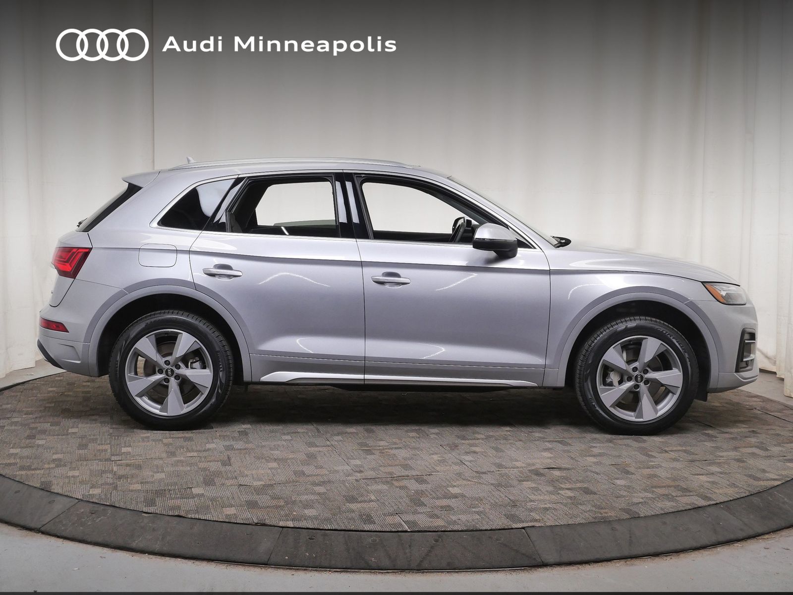 Thumbnail: 2023 Audi Q5 - 9