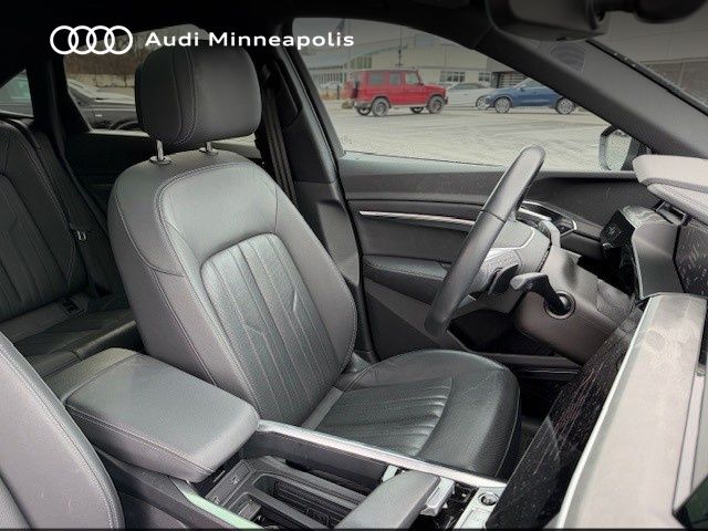 Thumbnail: 2023 Audi e-tron S - 19