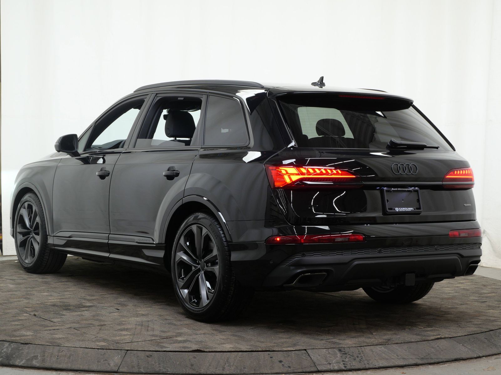 Thumbnail: 2026 Audi Q7 - 4