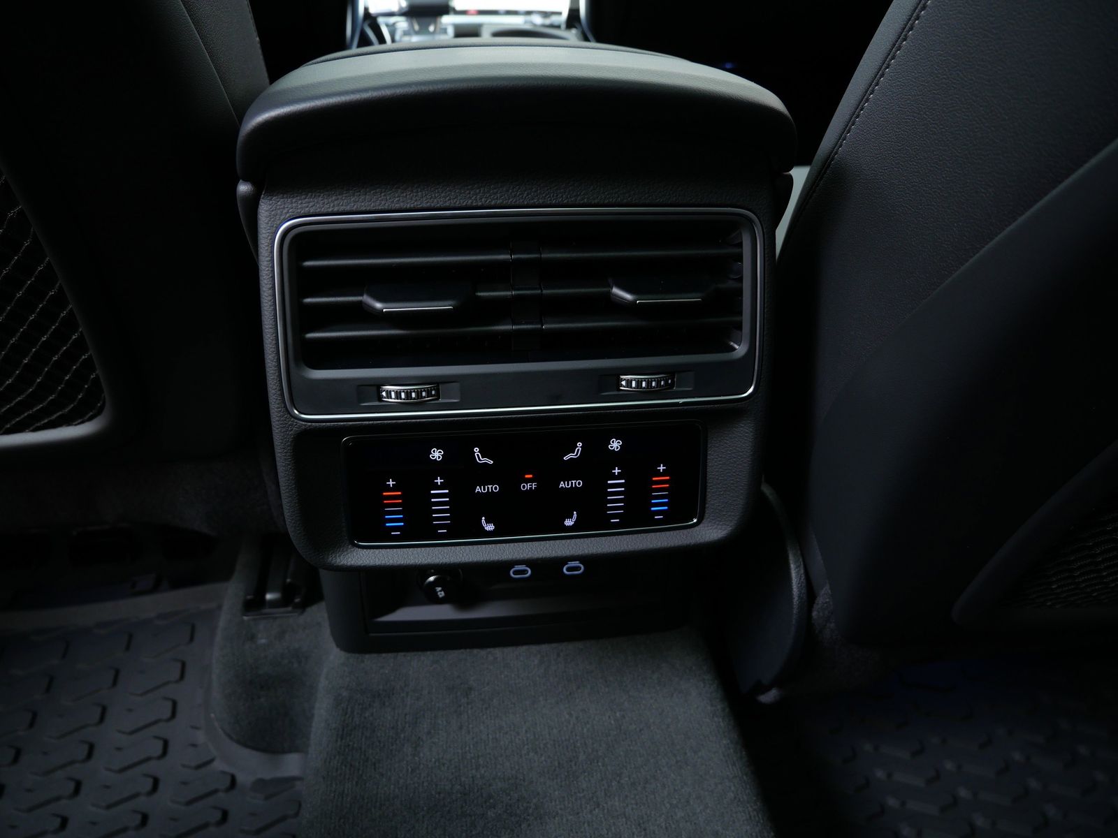 Thumbnail: 2026 Audi Q7 - 14