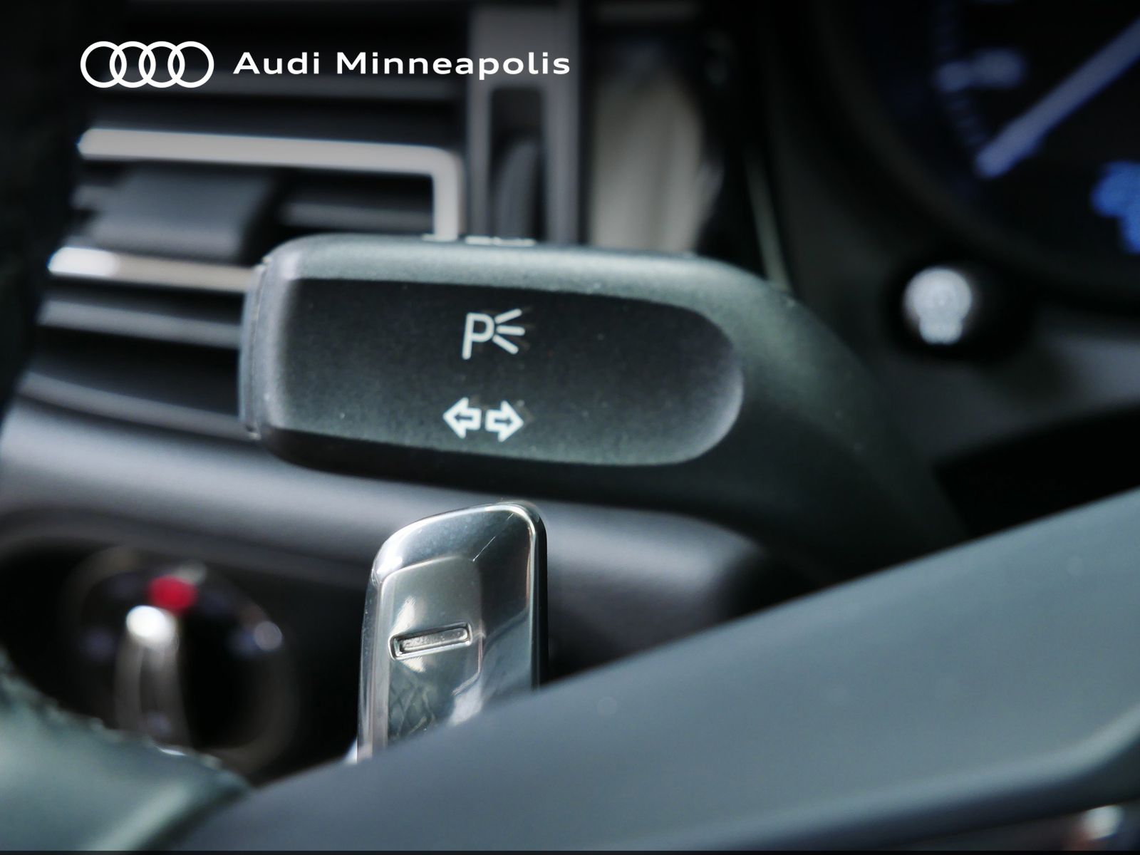 Thumbnail: 2023 Porsche Macan - 26