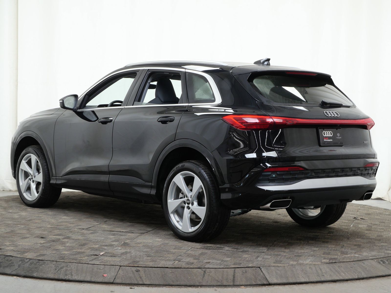 Thumbnail: 2025 Audi Q5 - 4