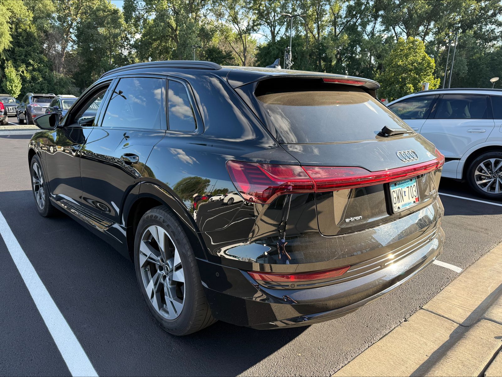 Thumbnail: 2022 Audi e-tron - 5
