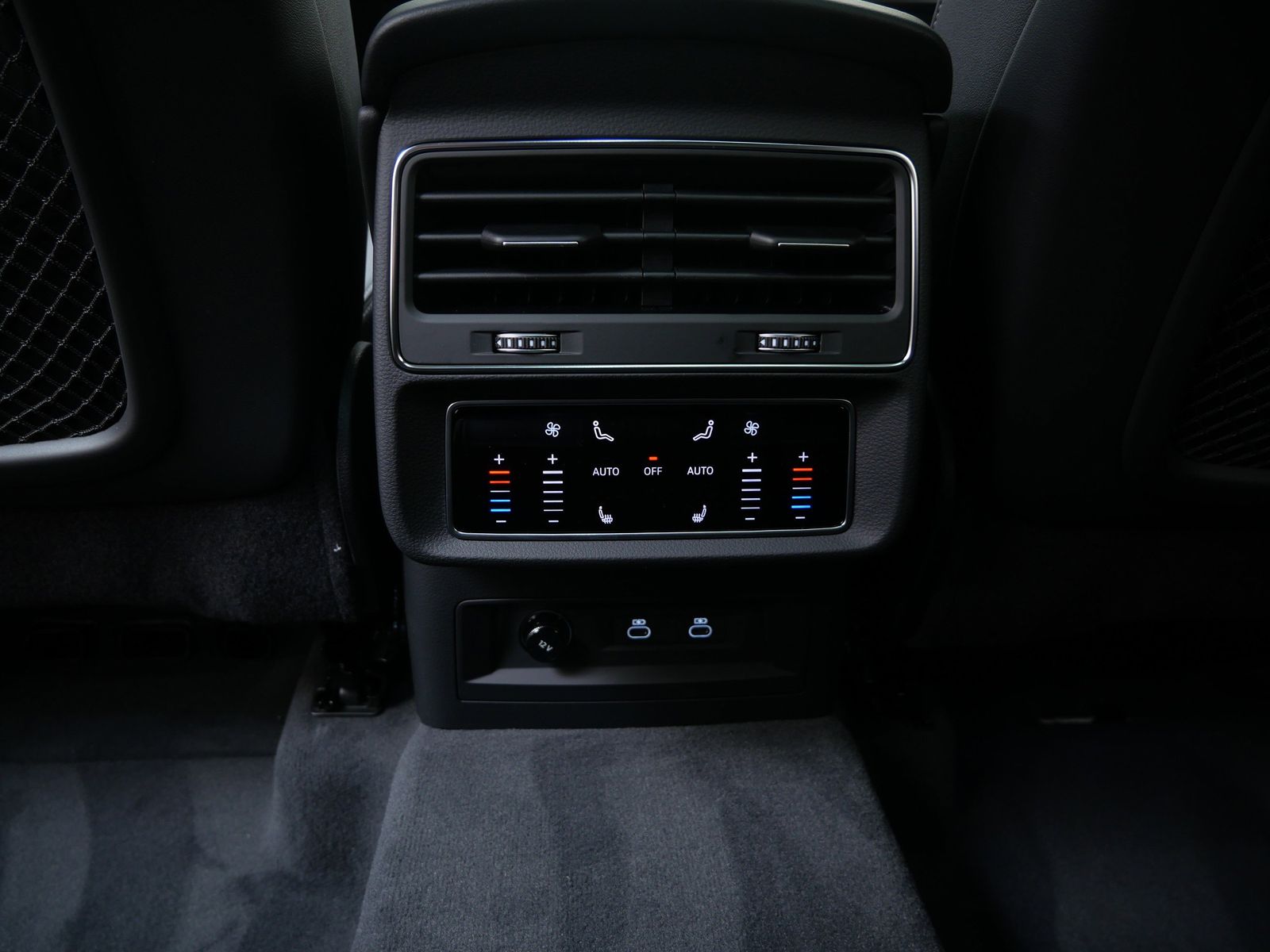 Thumbnail: 2026 Audi Q8 - 14