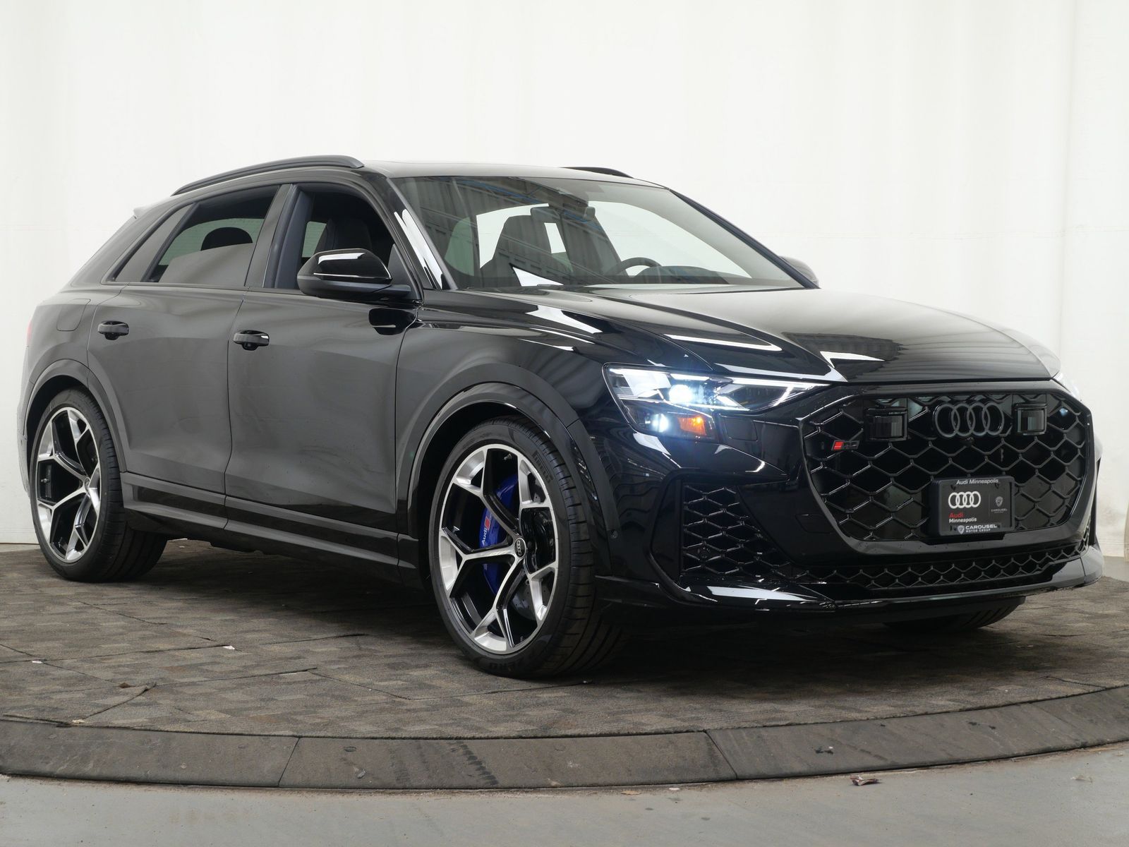 Thumbnail: 2026 Audi RS Q8 - 8