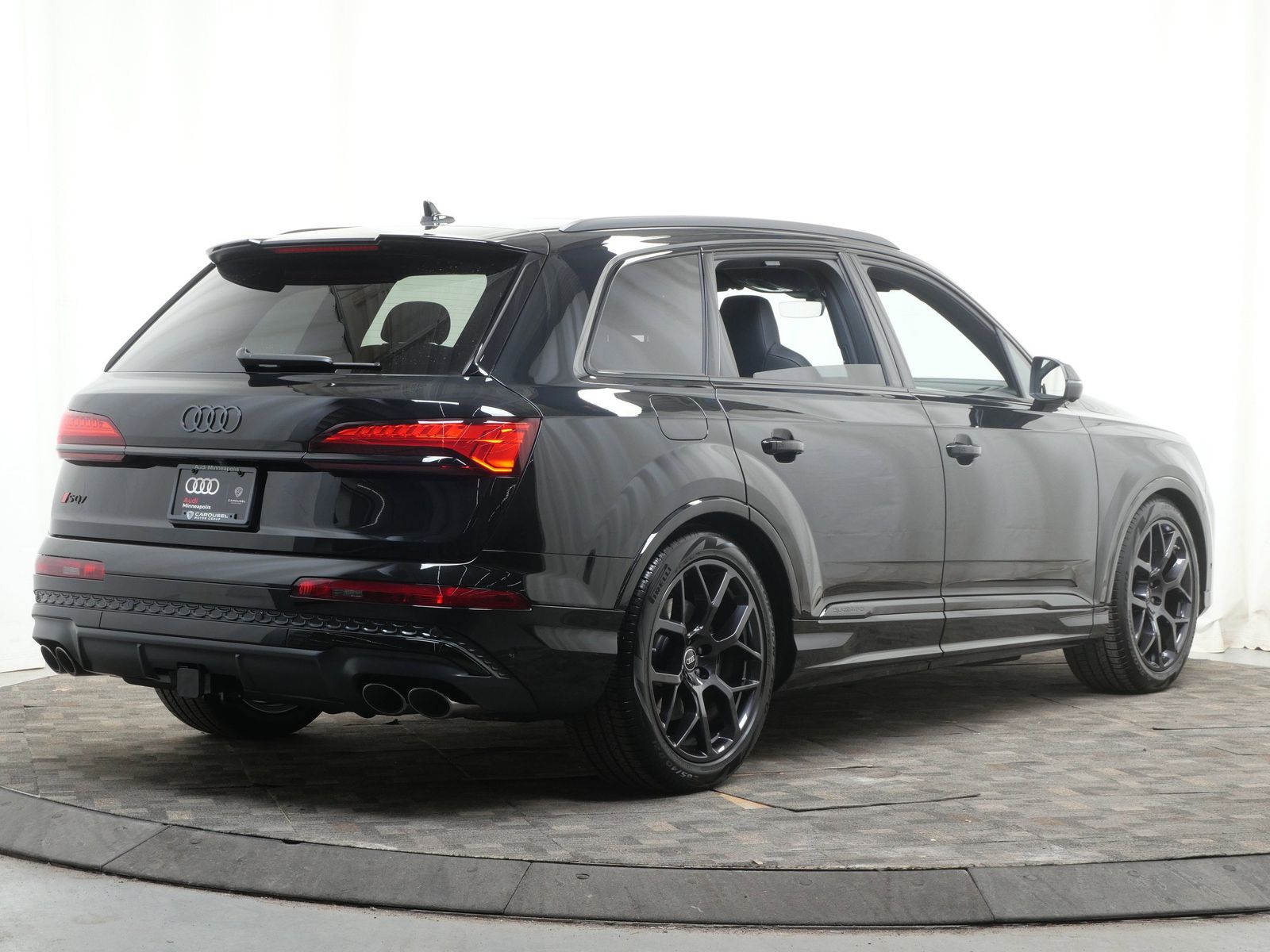 Thumbnail: 2026 Audi SQ7 - 6