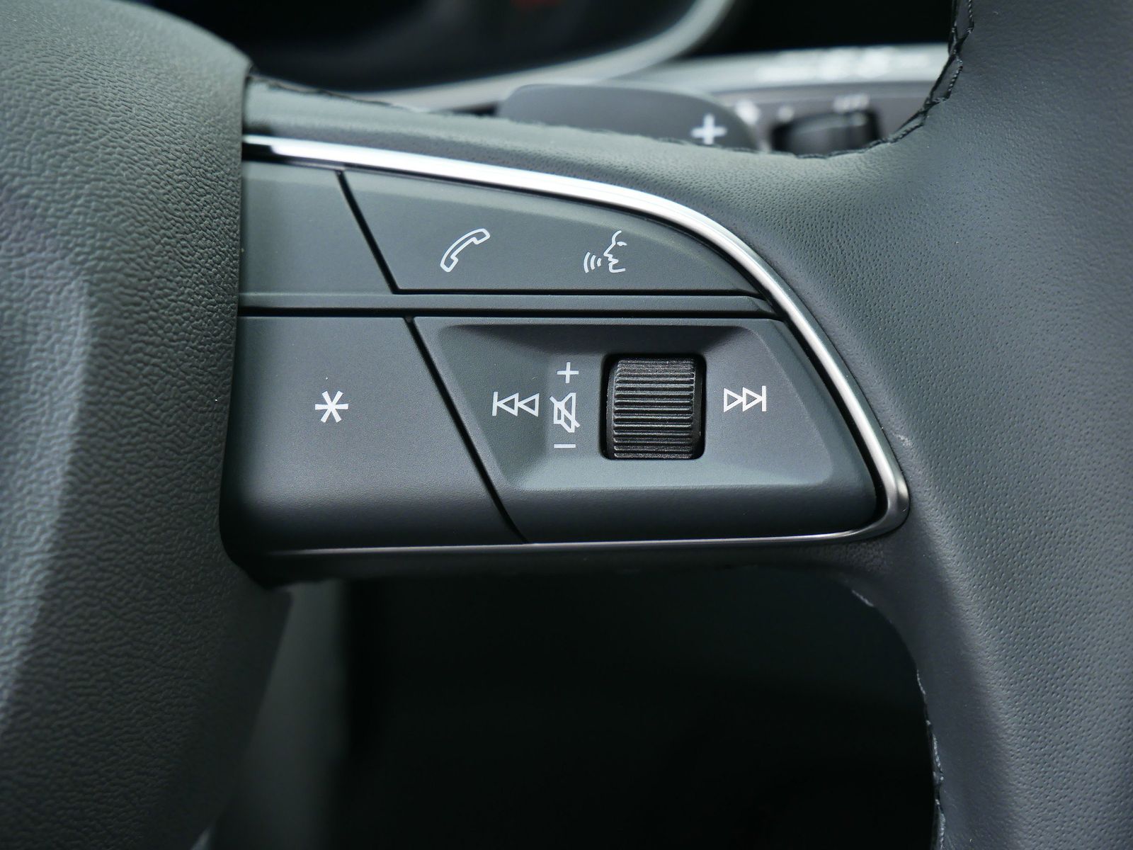 Thumbnail: 2025 Audi Q3 - 15