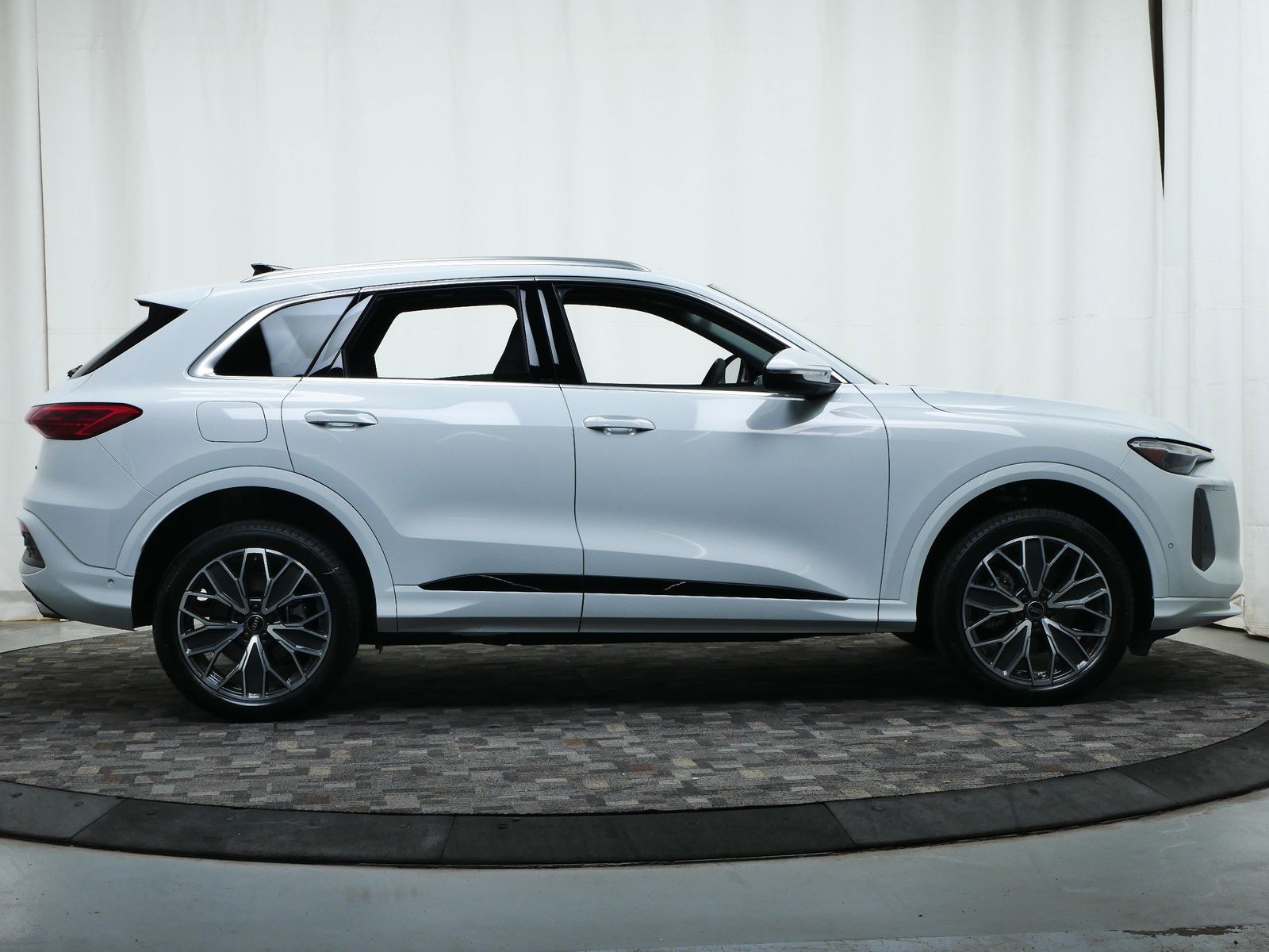 Thumbnail: 2025 Audi Q5 - 7
