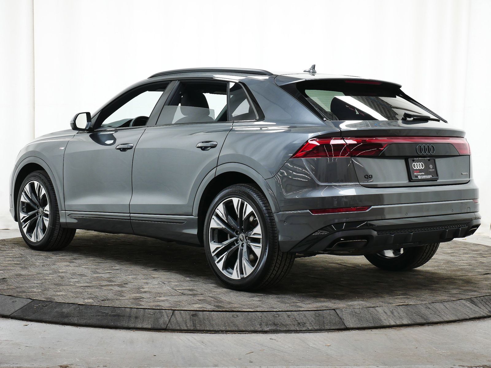 Thumbnail: 2026 Audi Q8 - 4