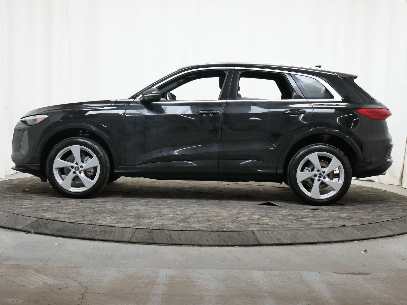 Thumbnail: 2025 Audi Q5 - 3