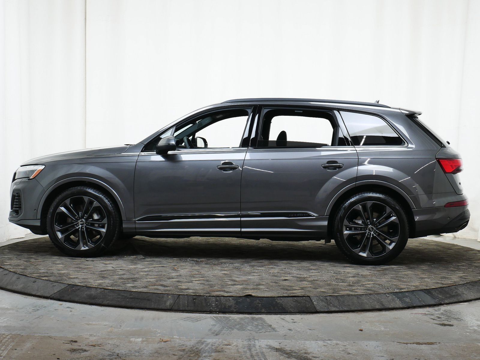 Thumbnail: 2026 Audi Q7 - 3