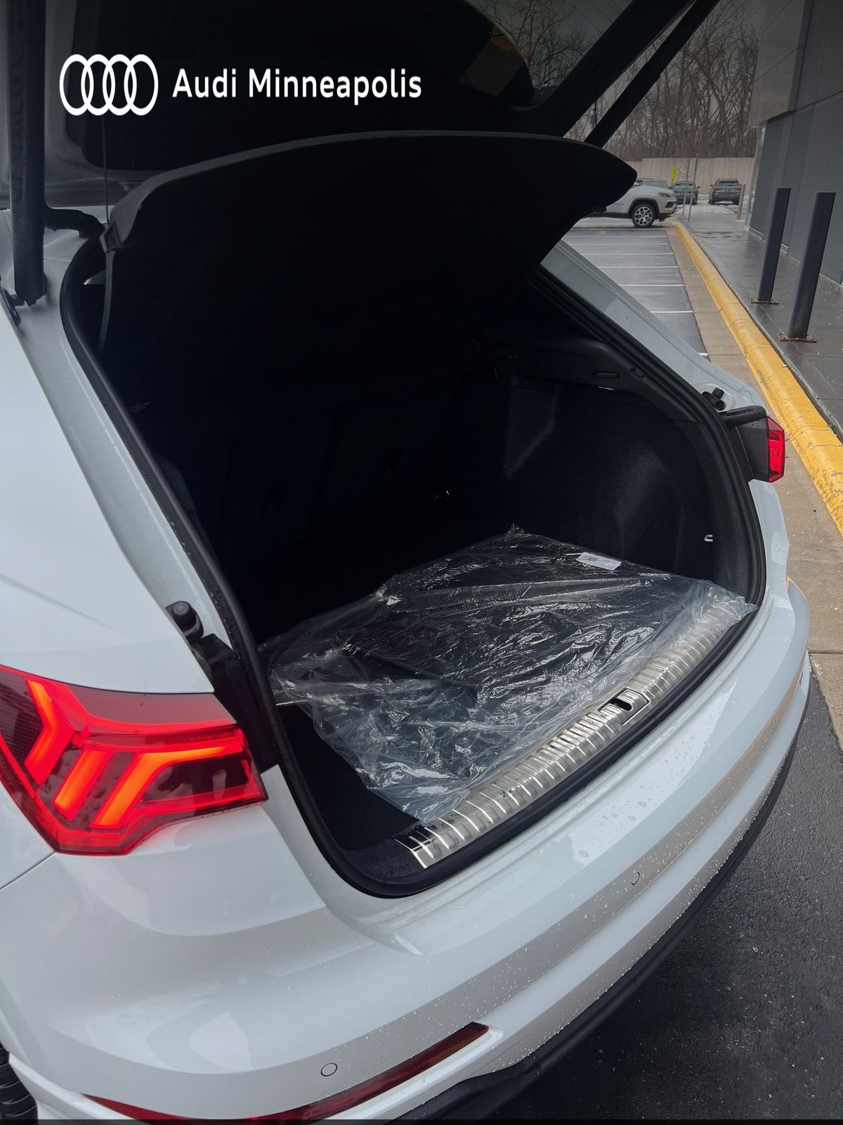 Thumbnail: 2025 Audi Q3 - 23