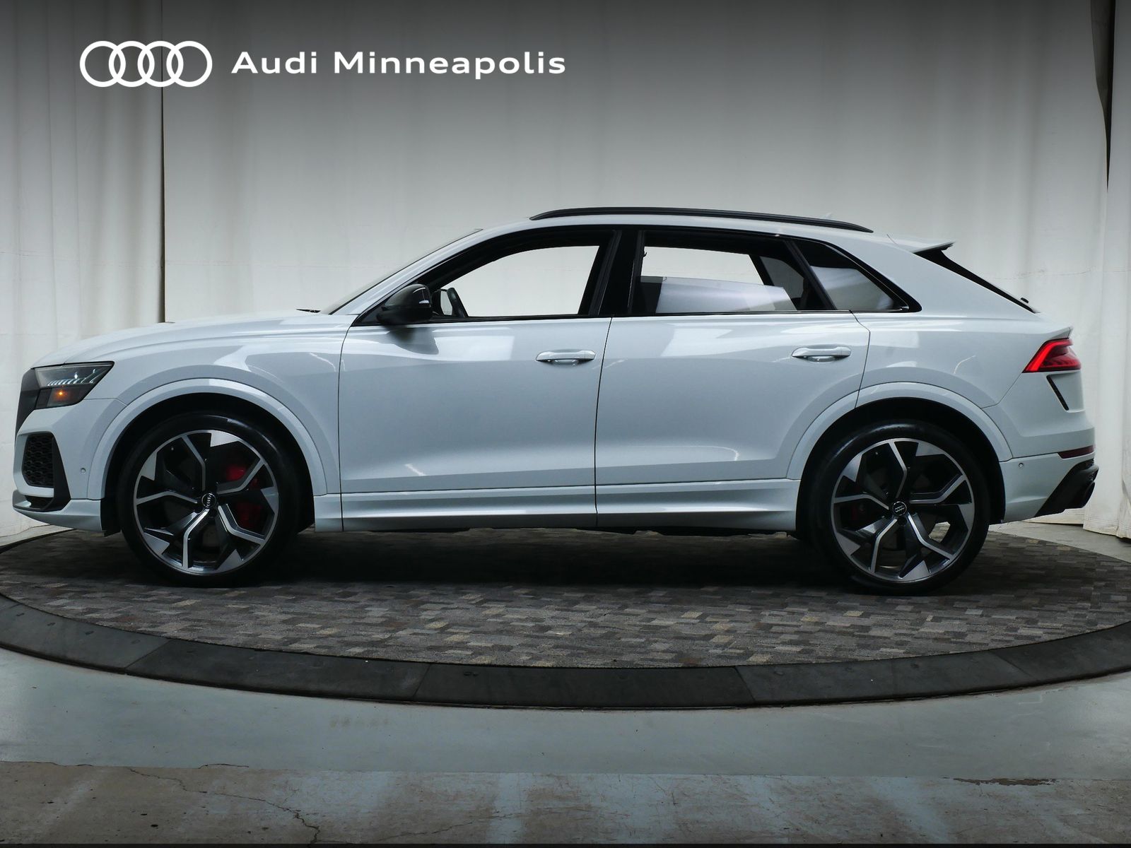 Thumbnail: 2020 Audi RS Q8 - 3