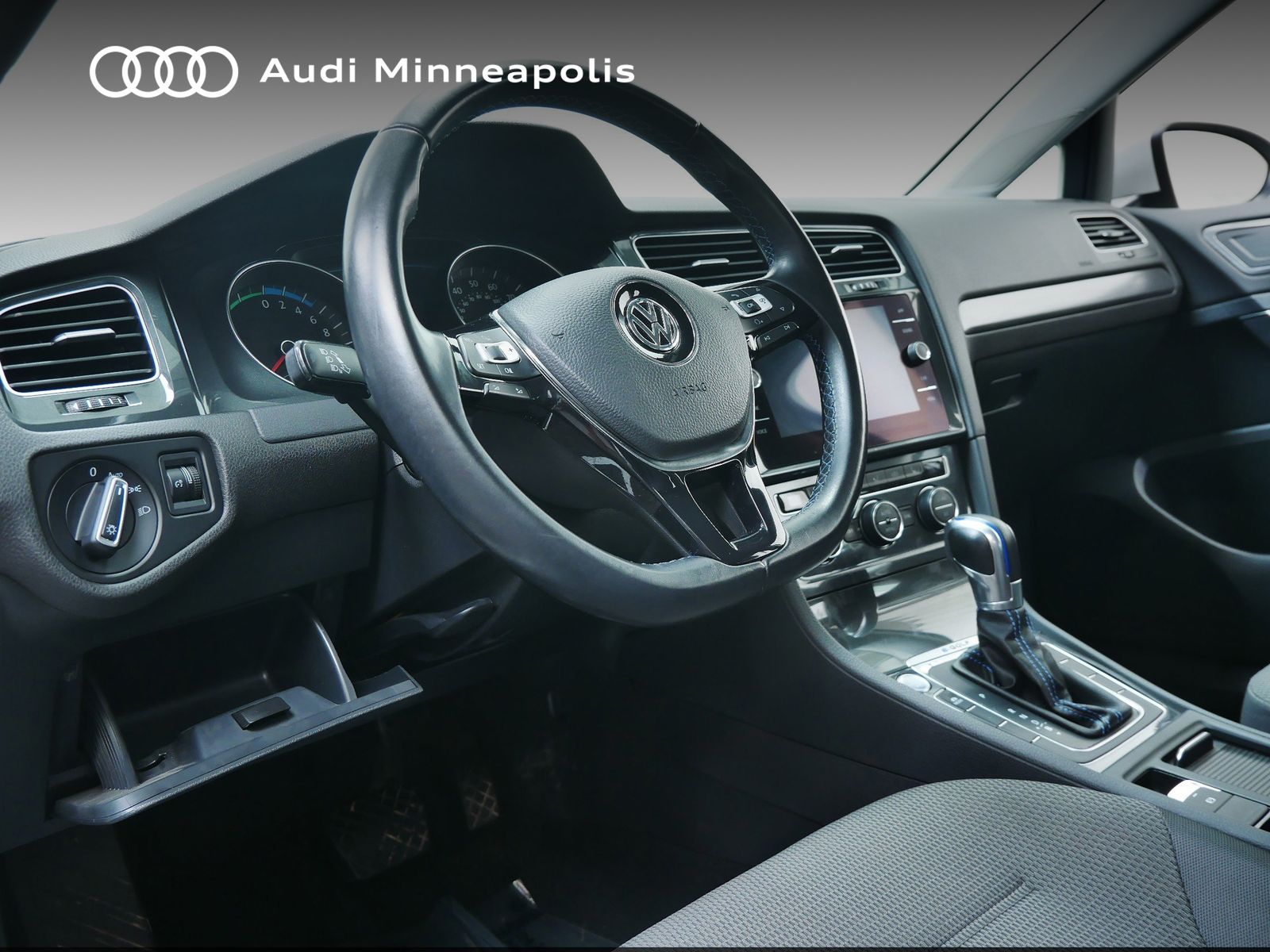 Thumbnail: 2018 Volkswagen e-Golf - 2