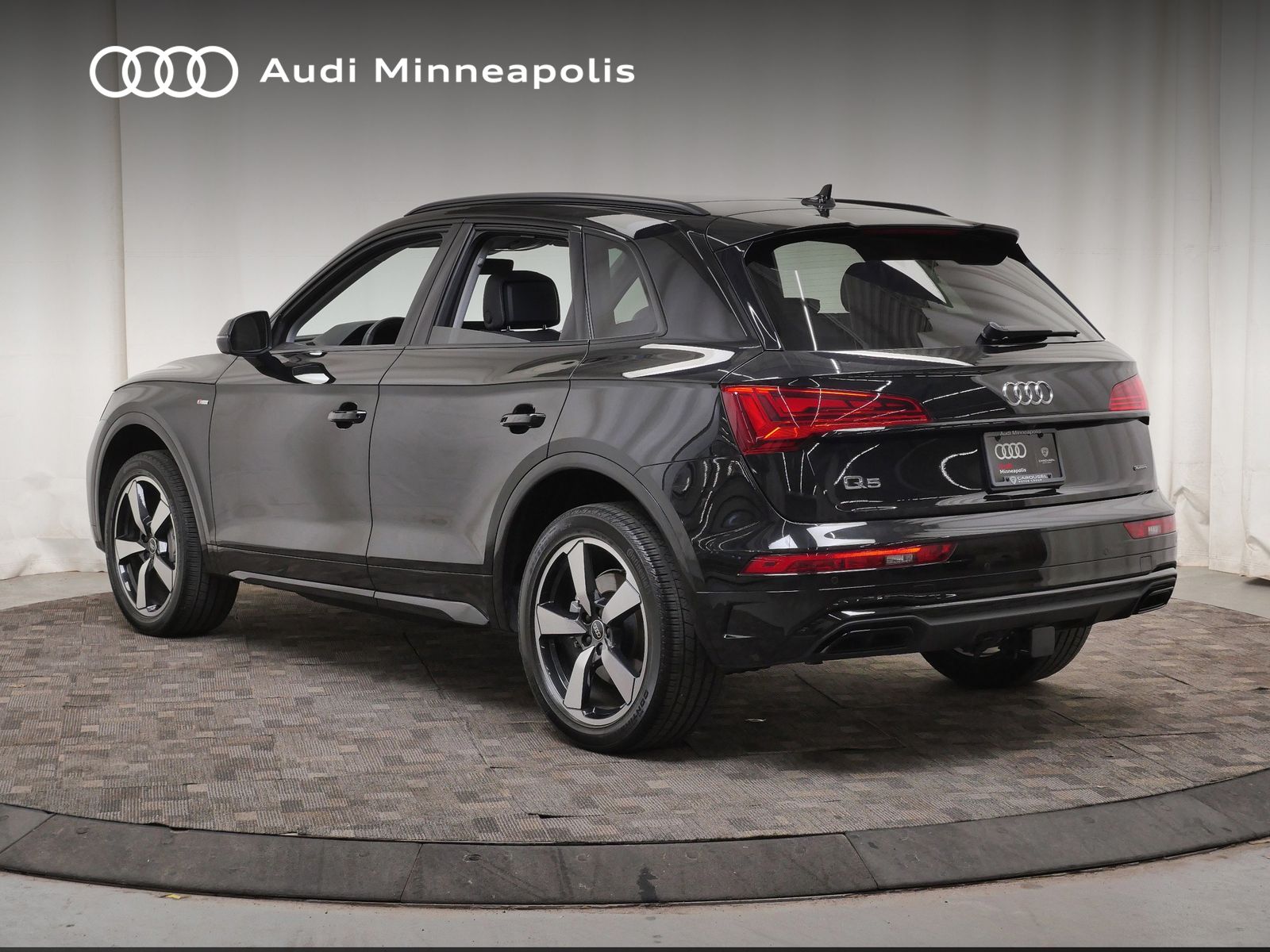 Thumbnail: 2023 Audi Q5 - 4