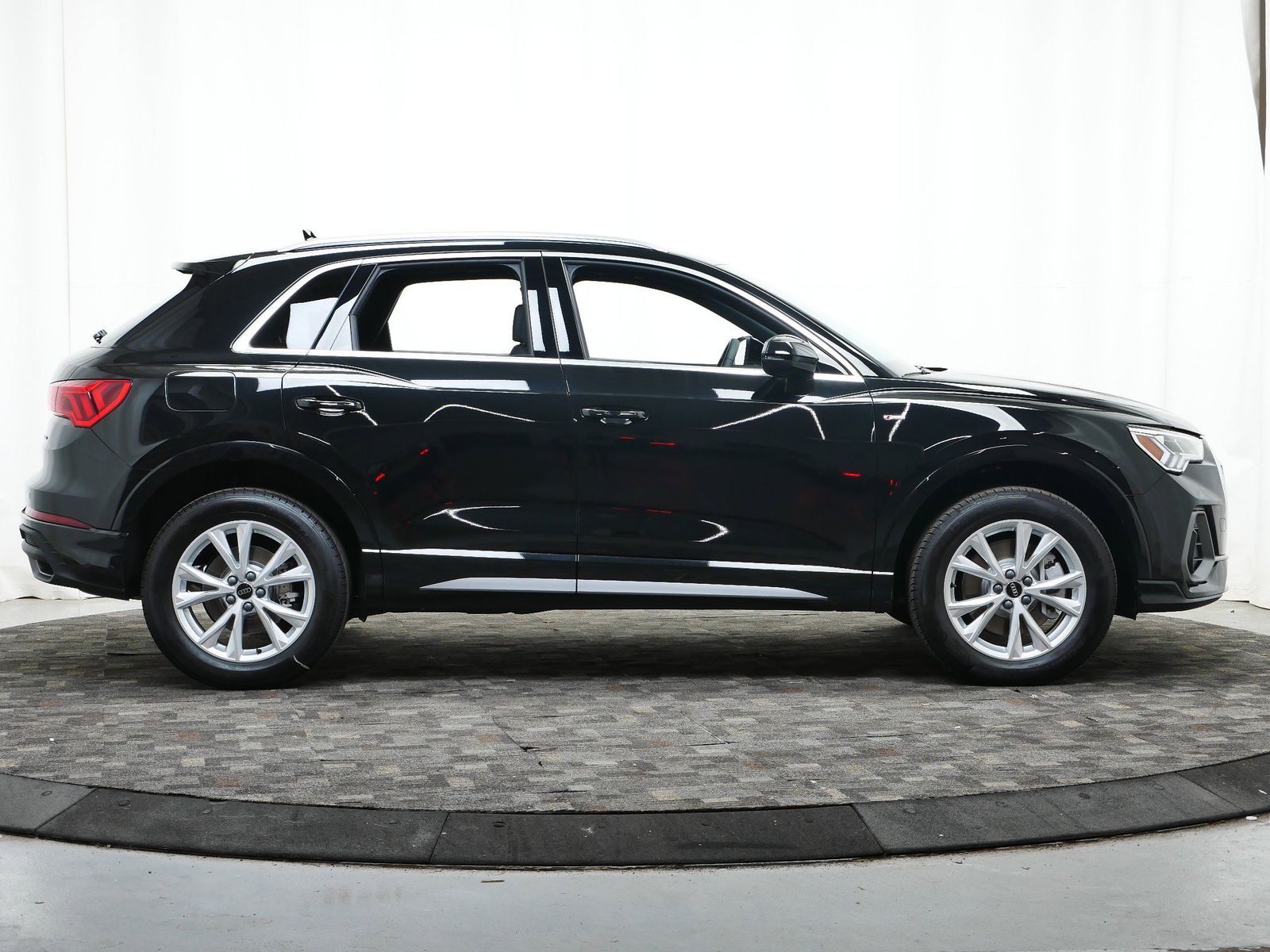 Thumbnail: 2025 Audi Q3 - 7