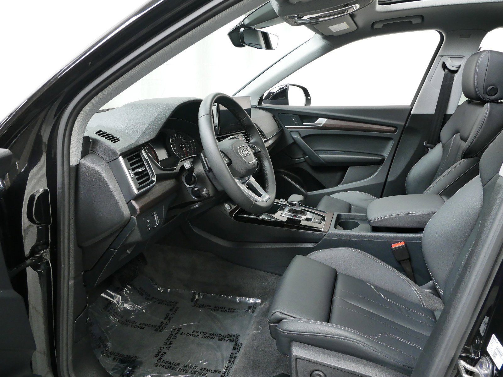 Used 2024 Audi Q5 Premium with VIN WA1GAAFYXR2040709 for sale in Minneapolis, Minnesota