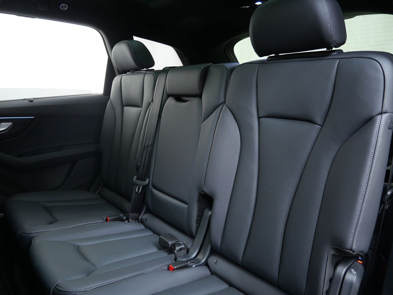 Thumbnail: 2026 Audi Q7 - 12