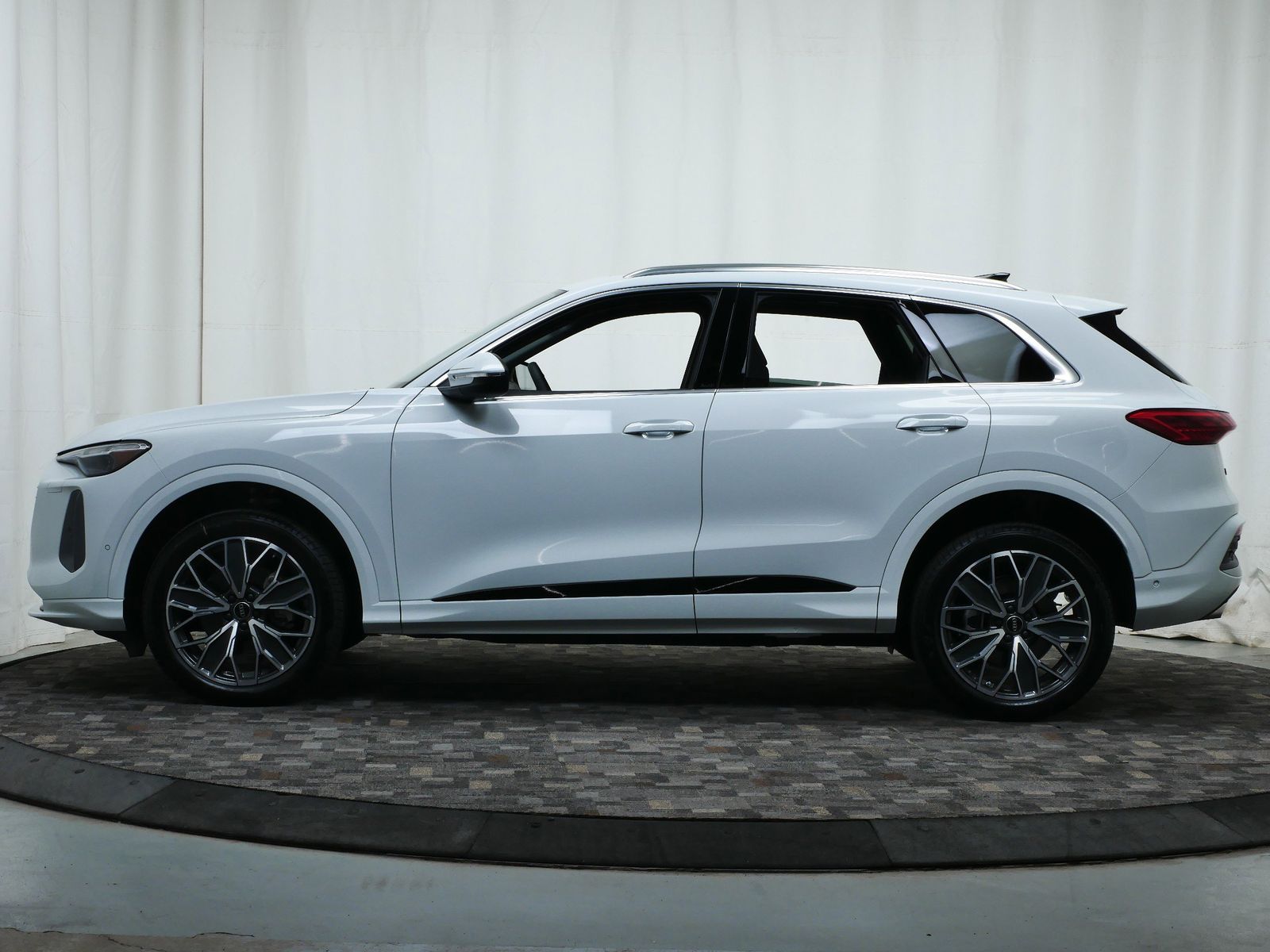 Thumbnail: 2025 Audi Q5 - 3