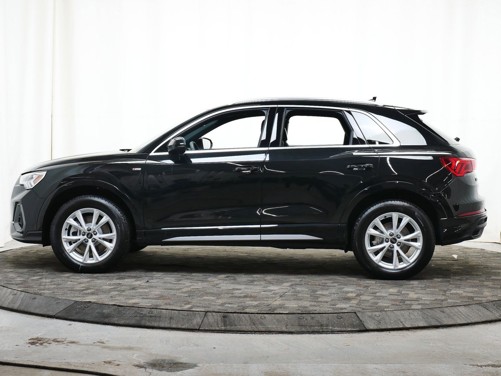 Thumbnail: 2025 Audi Q3 - 3