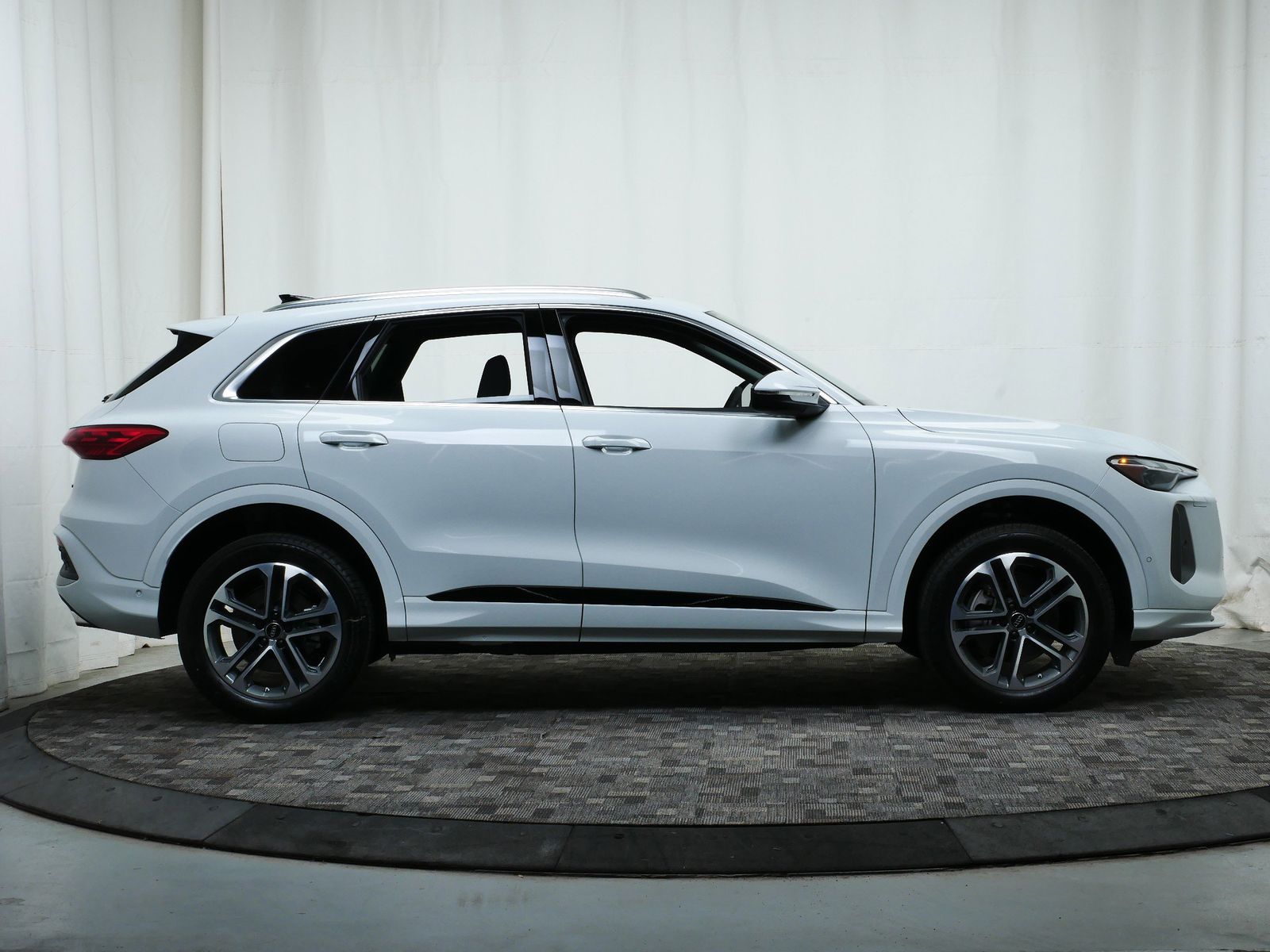 Thumbnail: 2025 Audi Q5 - 7