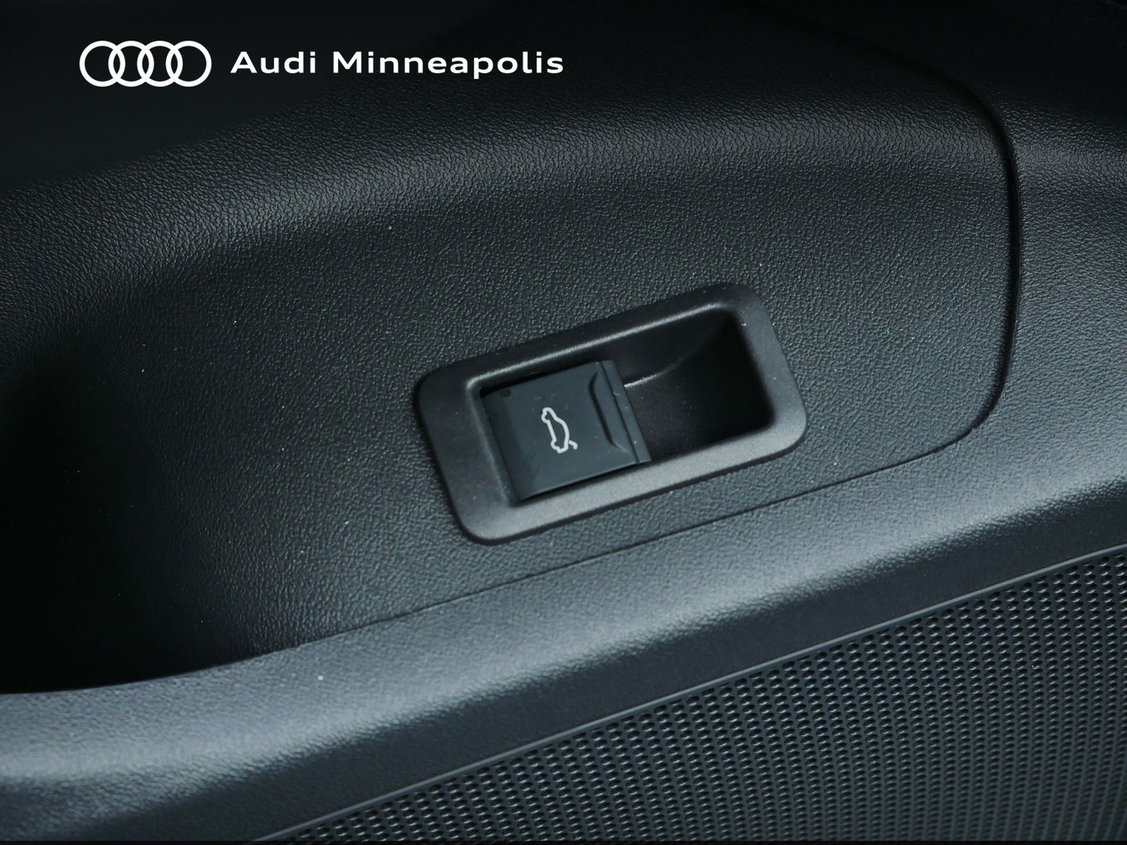 Thumbnail: 2025 Audi Q6 e-tron - 12