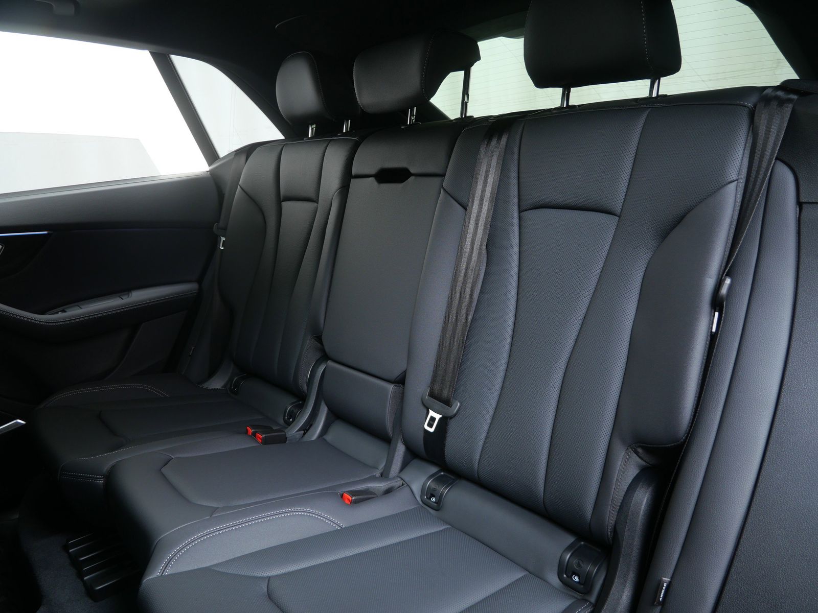 Thumbnail: 2026 Audi Q8 - 13