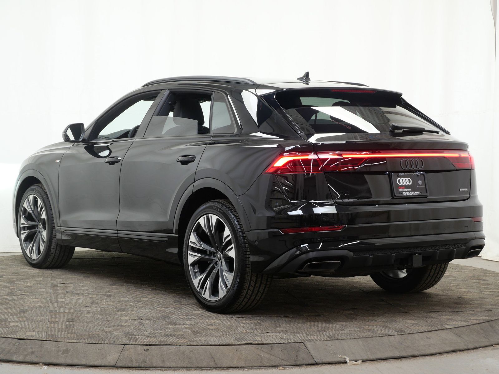 Thumbnail: 2026 Audi Q8 - 4