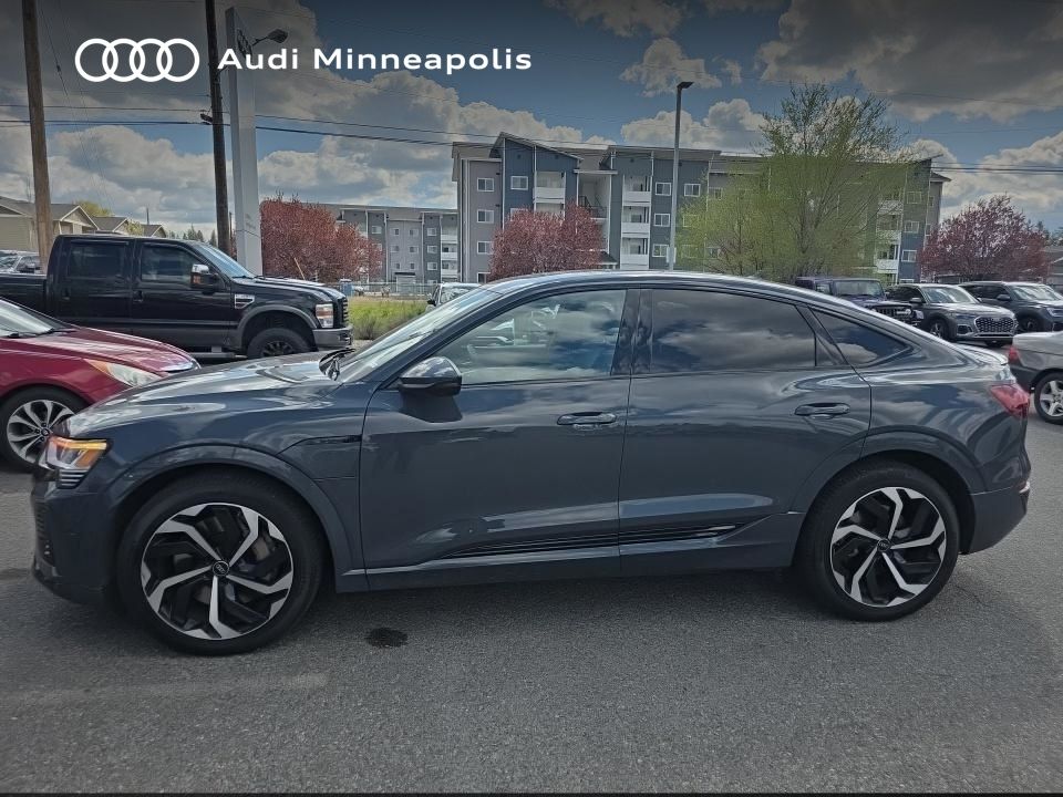 Thumbnail: 2024 Audi Q8 e-tron - 10