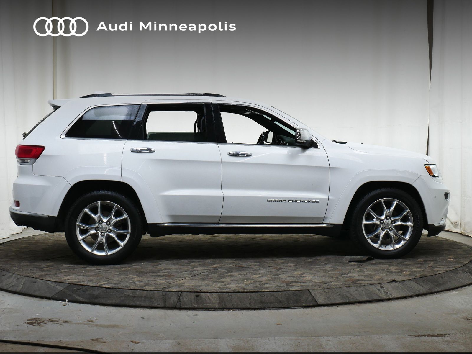 Thumbnail: 2016 Jeep Grand Cherokee - 8