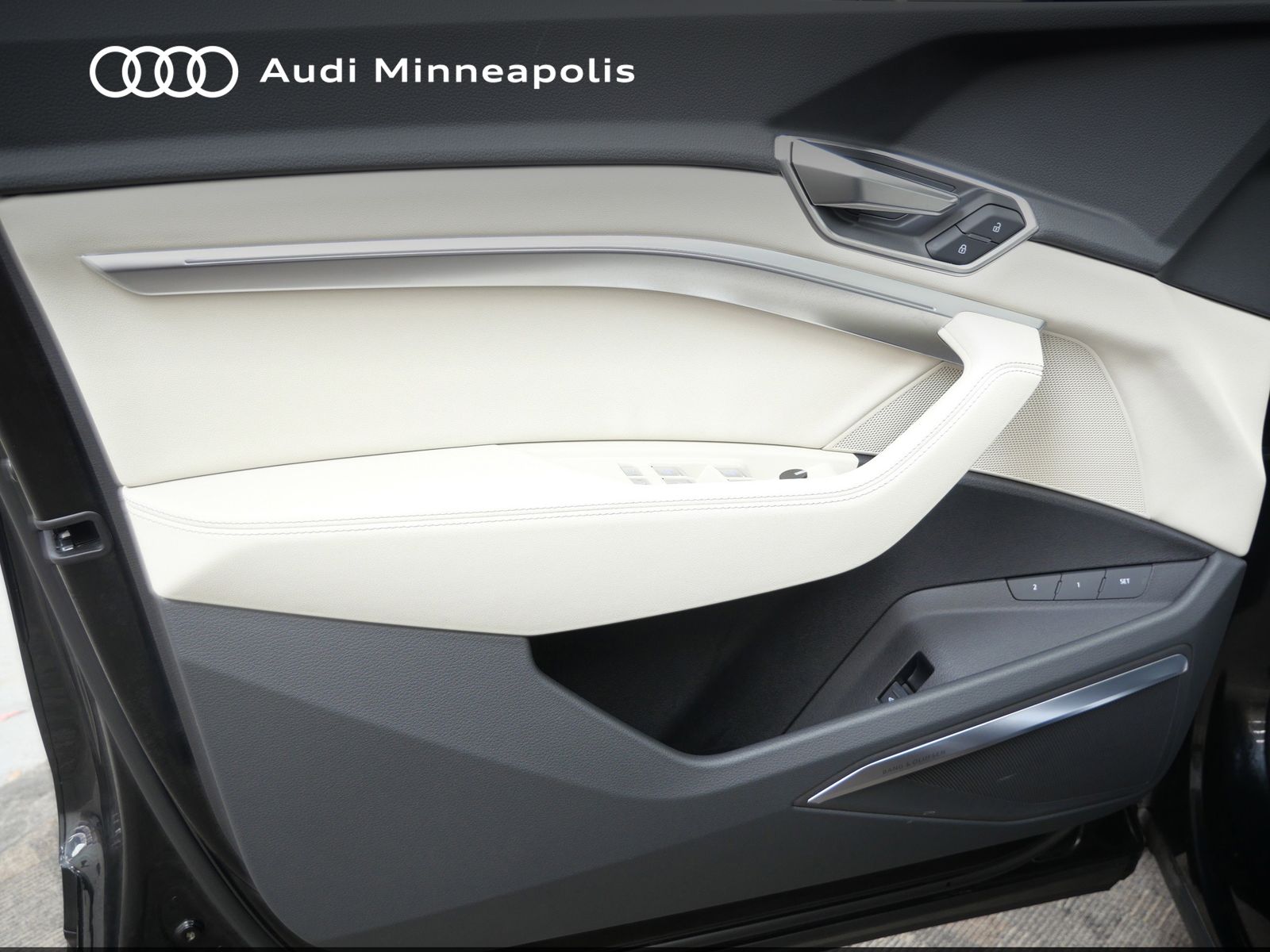 Thumbnail: 2024 Audi Q8 e-tron - 12