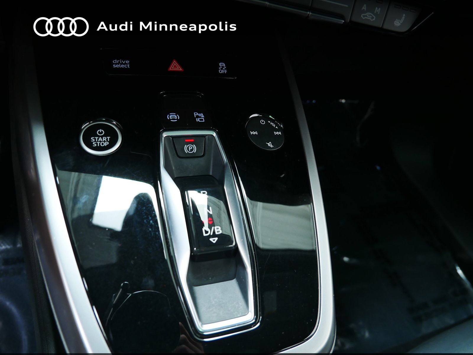 Thumbnail: 2023 Audi Q4 e-tron - 27