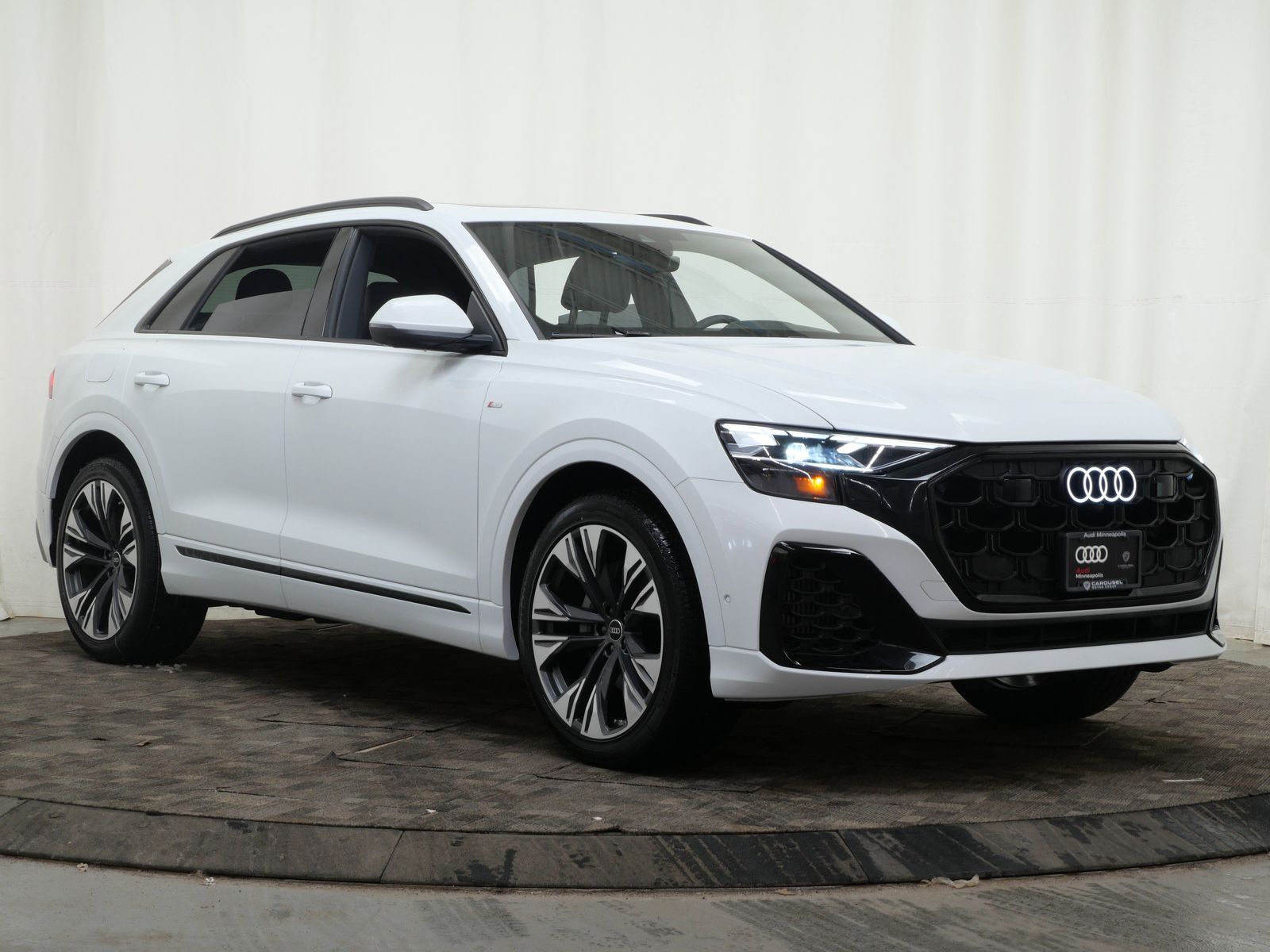 Thumbnail: 2026 Audi Q8 - 8