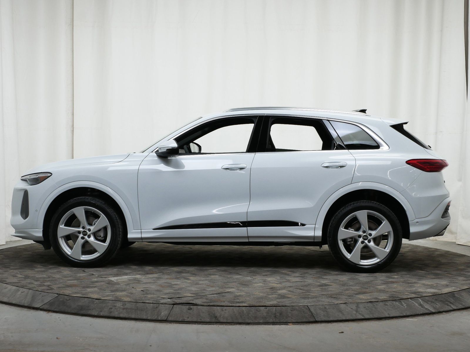 Thumbnail: 2025 Audi Q5 - 3