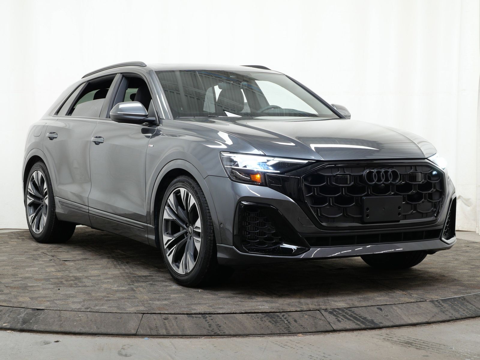 Thumbnail: 2026 Audi Q8 - 8