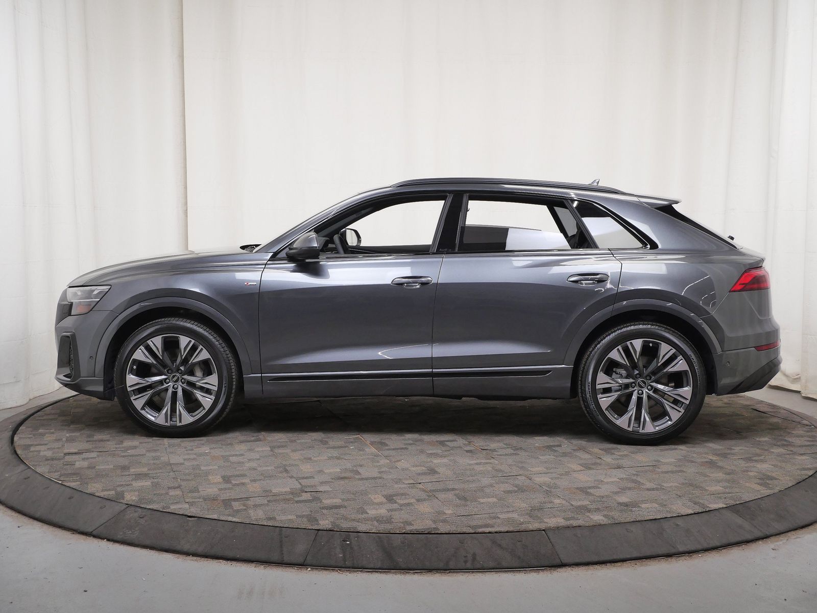 Thumbnail: 2026 Audi Q8 - 3