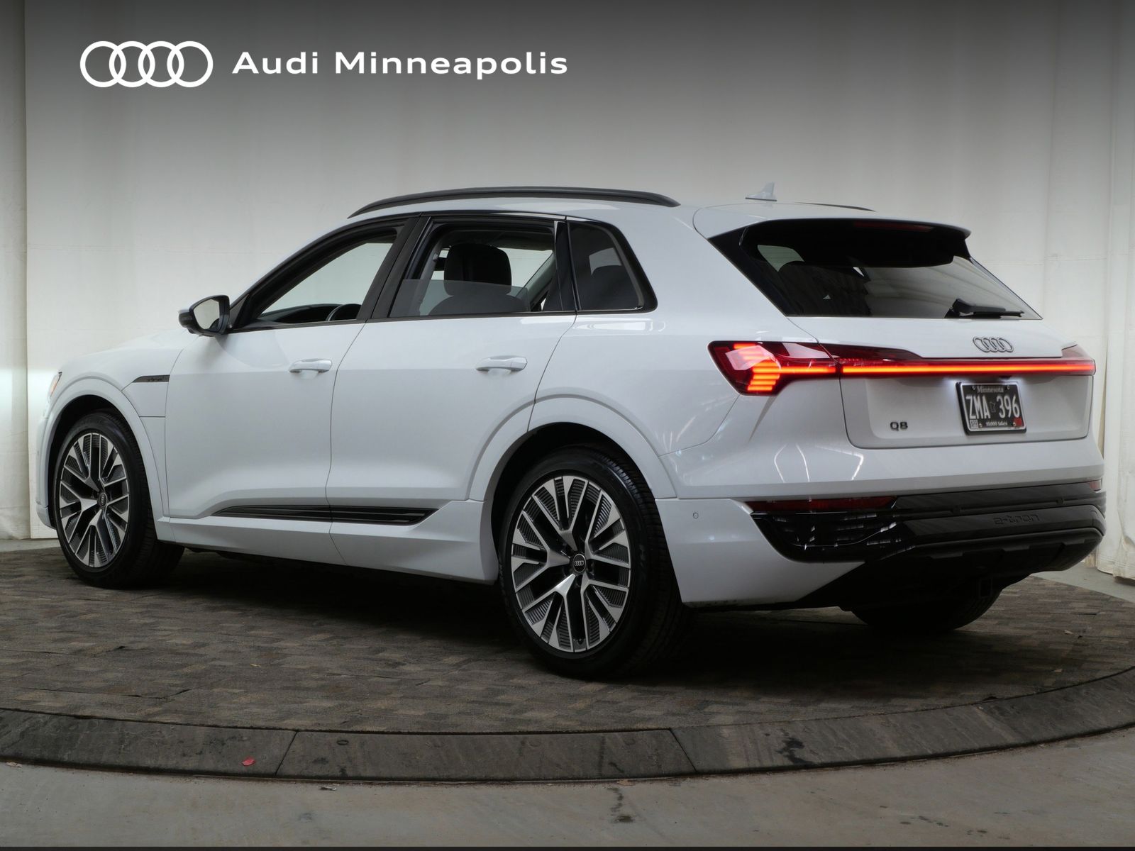 Thumbnail: 2024 Audi Q8 e-tron - 5