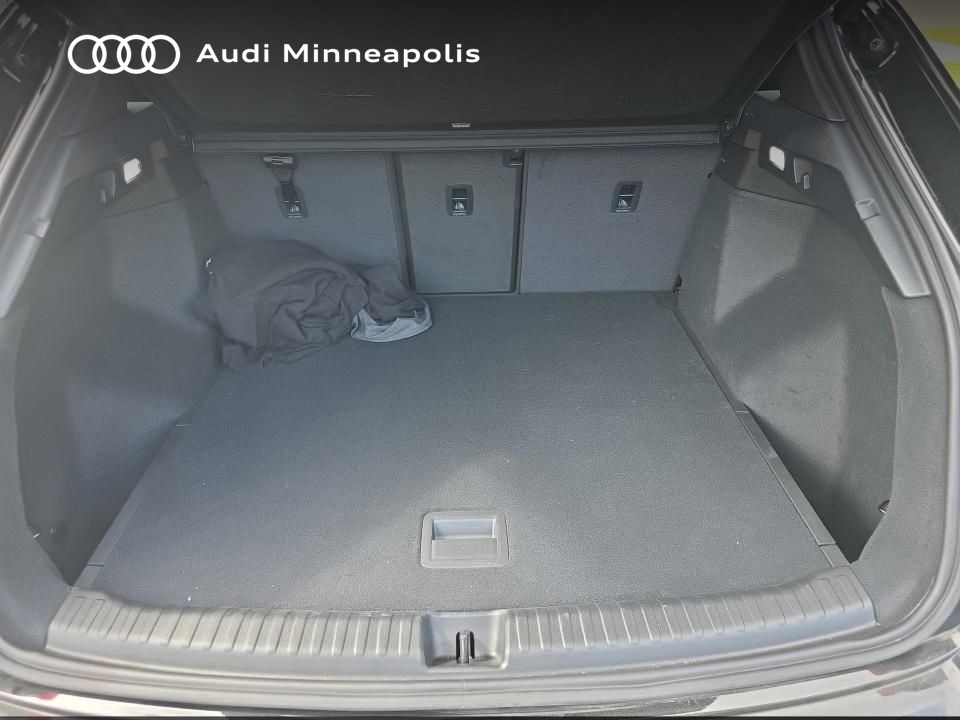 Thumbnail: 2025 Audi Q4 e-tron - 12