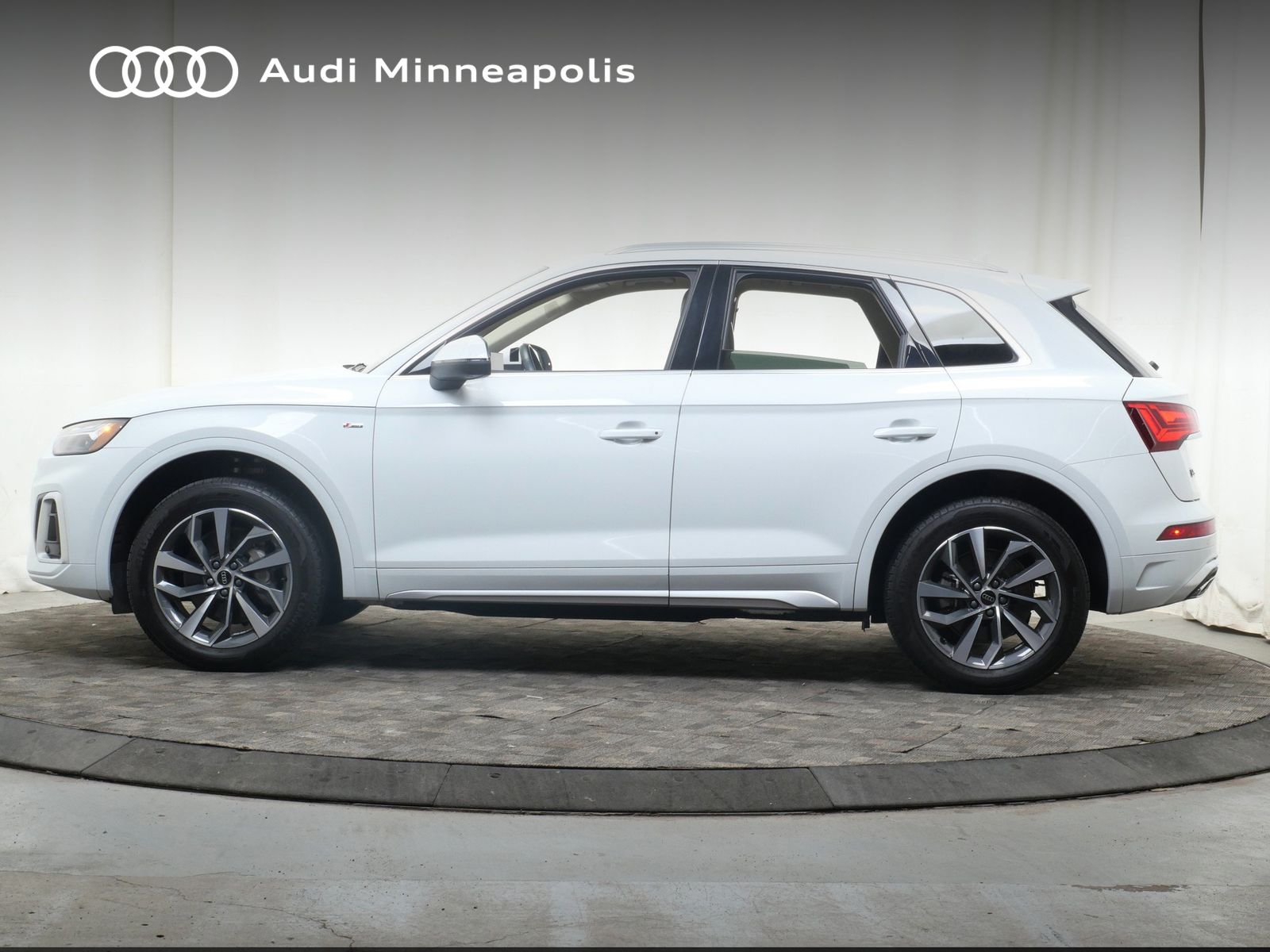 Thumbnail: 2023 Audi Q5 - 3