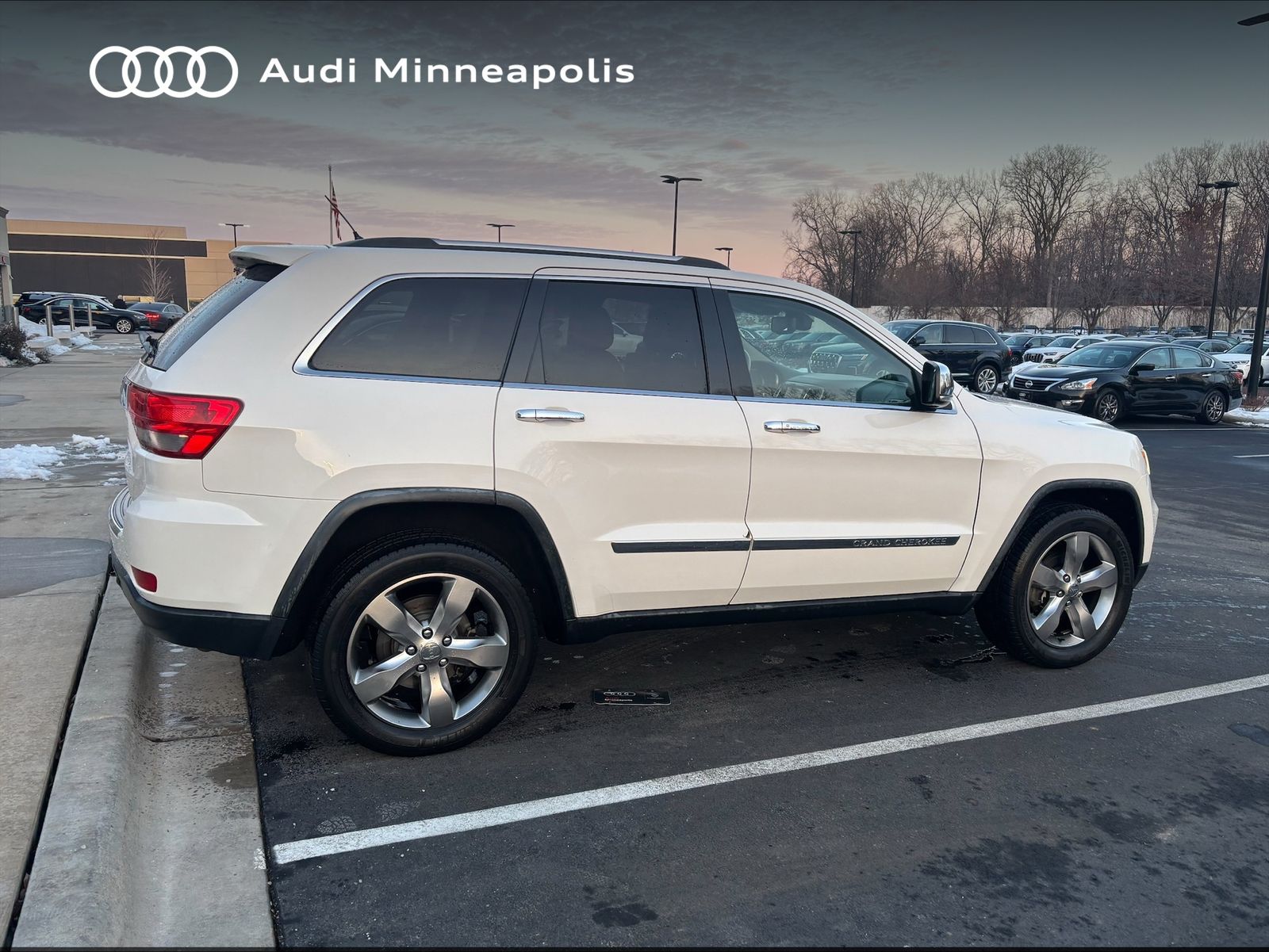 Thumbnail: 2011 Jeep Grand Cherokee - 24